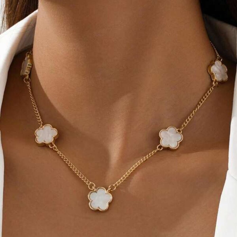 18K Gold Filled Mother of Pearl Clover Flower Necklace (14.6" + 2.7")